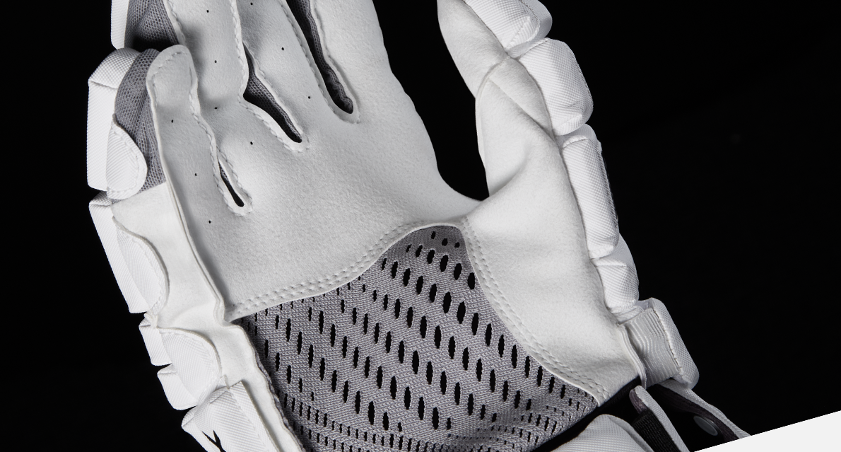 closeup shot of the surgeon 700 stx mens ice hockey glove